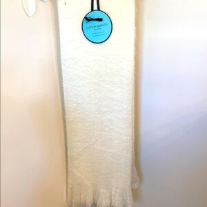 New Cynthia Rowley New York Luxury Cream Throw 50 x 70 Inches